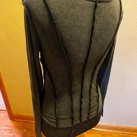 POL Out of Seems Cropped Top - Picture 3 of 4